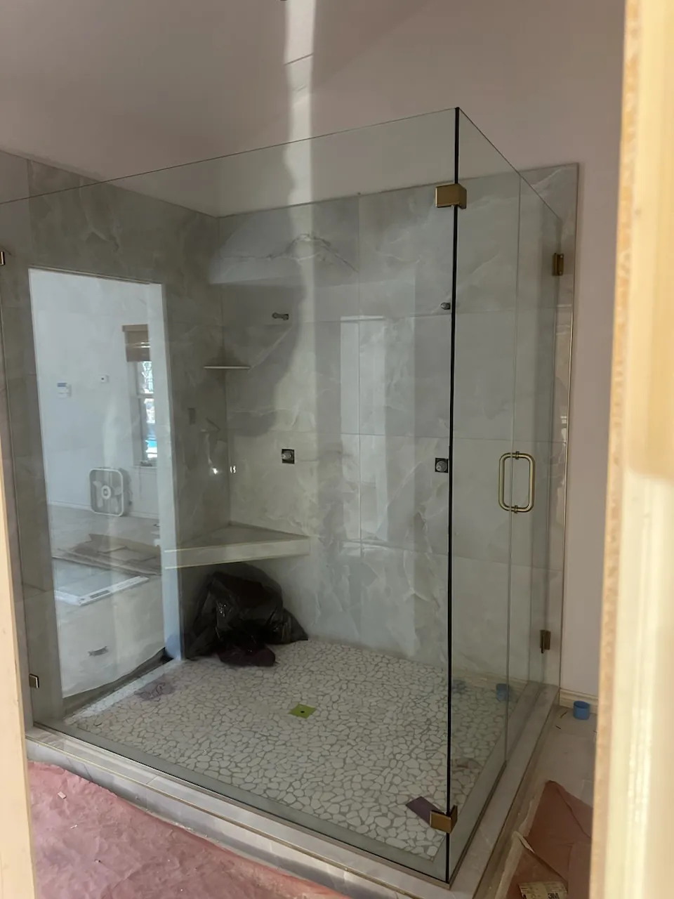 Frameless shower door and return panel